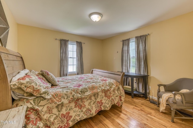 2344 Anderson St, Bristol, TN 37620 - bedroom featuring hardwood / wood-style floors