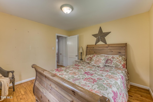 2344 Anderson St, Bristol, TN 37620 - bedroom featuring wood finished floors