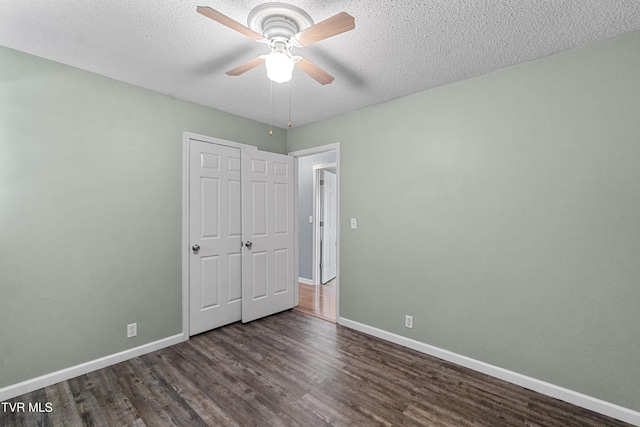 3500 Old Stage Rd, Chuckey, TN 37641 - unfurnished bedroom featuring dark wood-style flooring, a textured ceiling, a ceiling fan, and a closet