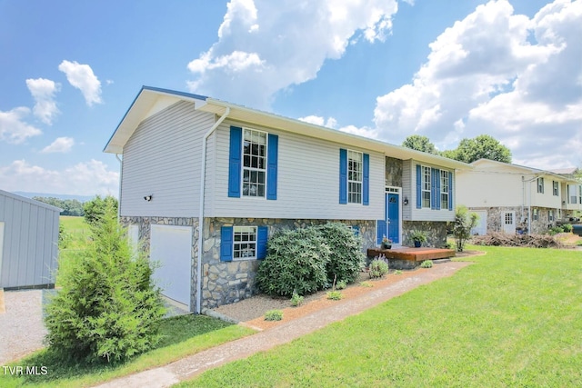 3500 Old Stage Rd, Chuckey, TN 37641 - bi-level home with stone siding, an attached garage, and a front yard