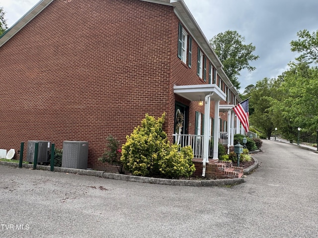 700 NW The Terrace St Unit D, Norton, VA 24273 - view of side of home with brick siding and covered porch