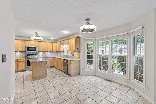 945 Dashaway Rd, Chuckey, TN 37641 - kitchen featuring stainless steel appliances, light tile patterned flooring, backsplash, a center island, and recessed lighting