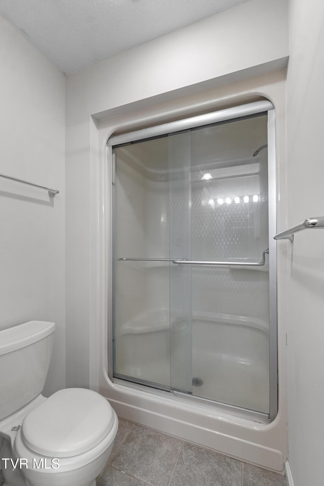 945 Dashaway Rd, Chuckey, TN 37641 - bathroom featuring a stall shower and toilet