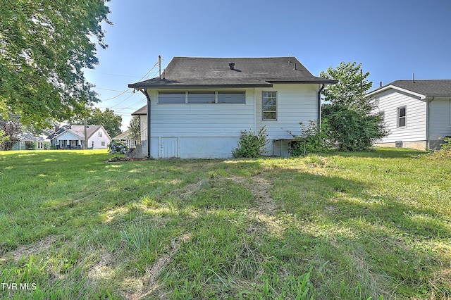 1149 Moorland Ave, Bristol, VA 24201 - rear view of house with a yard