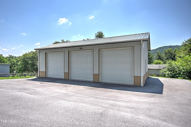 307 Tween Hills Rd, Bristol, TN 37620 - view of garage