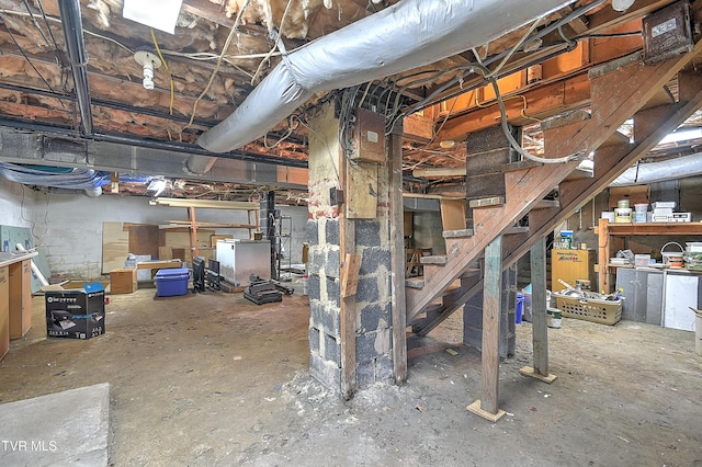 307 Tween Hills Rd, Bristol, TN 37620 - unfinished below grade area featuring stairs