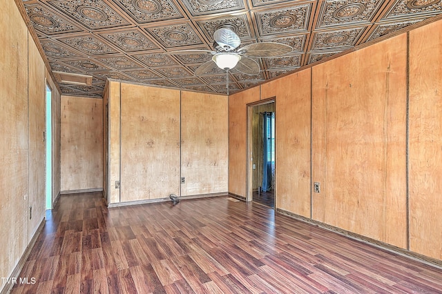 307 Tween Hills Rd, Bristol, TN 37620 - empty room featuring wood finished floors and an ornate ceiling