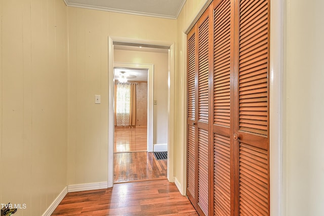 307 Tween Hills Rd, Bristol, TN 37620 - corridor featuring wood finished floors and baseboards