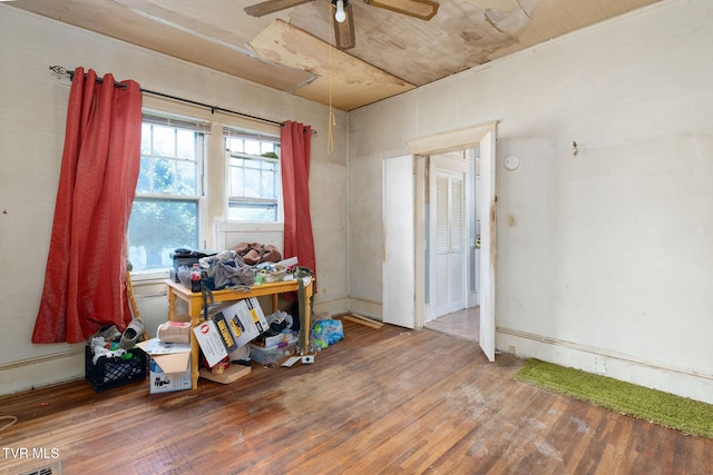 1411 E Unaka Ave, Johnson City, TN 37601 - unfurnished room featuring wood finished floors and ceiling fan