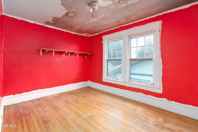 1411 E Unaka Ave, Johnson City, TN 37601 - unfurnished room with wood finished floors and baseboards