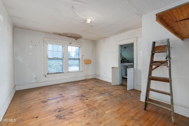 1411 E Unaka Ave, Johnson City, TN 37601 - empty room featuring wood finished floors