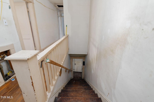 1411 E Unaka Ave, Johnson City, TN 37601 - stairway with wood finished floors