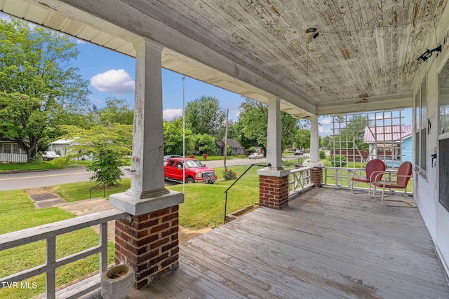 1411 E Unaka Ave, Johnson City, TN 37601 - porch featuring a lawn