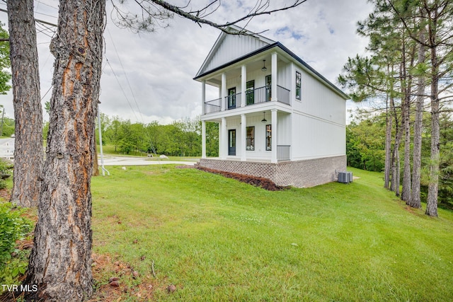 2009 Idle Hour Rd, Kingsport, TN 37660 - view of front of home featuring a balcony and a front yard