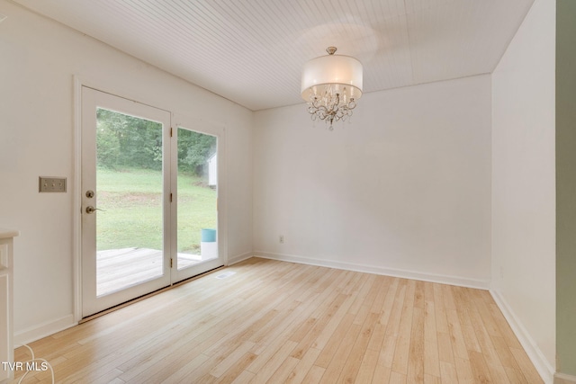 256 S Creek Ct, Kingsport, TN 37663 - empty room with a chandelier, plenty of natural light, and hardwood / wood-style floors