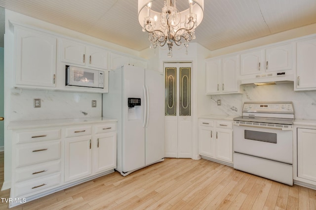 256 S Creek Ct, Kingsport, TN 37663 - kitchen featuring white appliances, a chandelier, backsplash, light wood-style floors, and under cabinet range hood