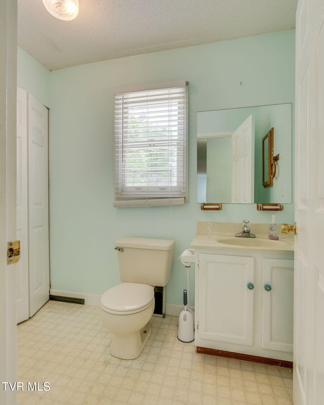 256 S Creek Ct, Kingsport, TN 37663 - bathroom with vanity, tile patterned floors, and a textured ceiling