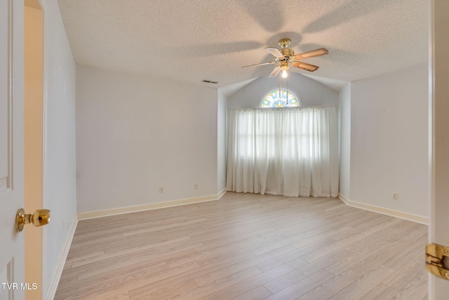 256 S Creek Ct, Kingsport, TN 37663 - empty room with a ceiling fan, light wood-style flooring, lofted ceiling, and a textured ceiling