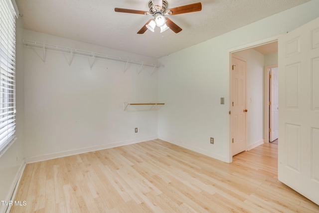 256 S Creek Ct, Kingsport, TN 37663 - unfurnished room with light wood-style floors and a ceiling fan