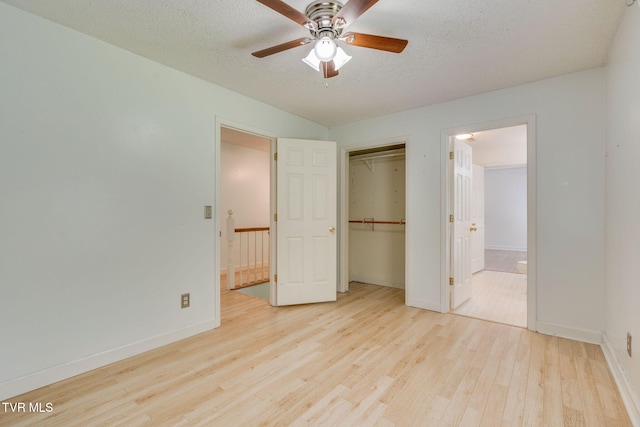 256 S Creek Ct, Kingsport, TN 37663 - unfurnished bedroom featuring wood finished floors, a textured ceiling, a closet, connected bathroom, and a ceiling fan