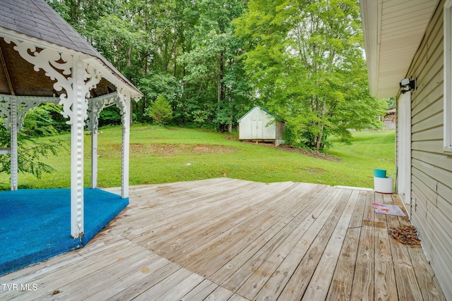 256 S Creek Ct, Kingsport, TN 37663 - wooden deck featuring a storage shed and a lawn