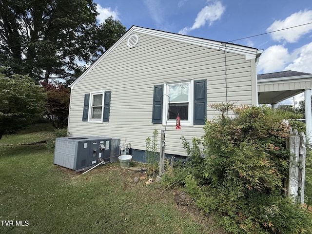 609 W D St, Elizabethton, TN 37643 - view of home's exterior featuring a central air condition unit and a yard