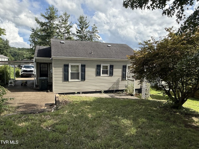 609 W D St, Elizabethton, TN 37643 - back of property with a lawn and a shingled roof