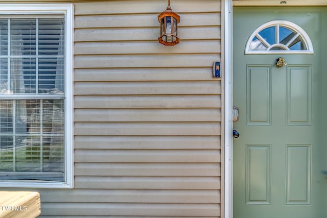2642 Broad St, Bristol, TN 37620 - entrance to property