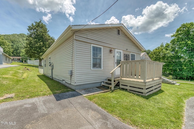 2642 Broad St, Bristol, TN 37620 - view of front of house featuring a front yard and a wooden deck