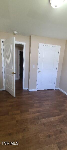 1814 Park St, Kingsport, TN 37664 - unfurnished room with dark wood-style floors and a smoke detector