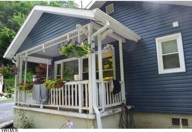 500 Guy Lloyd Rd, Erwin, TN 37650 - view of side of home with a porch