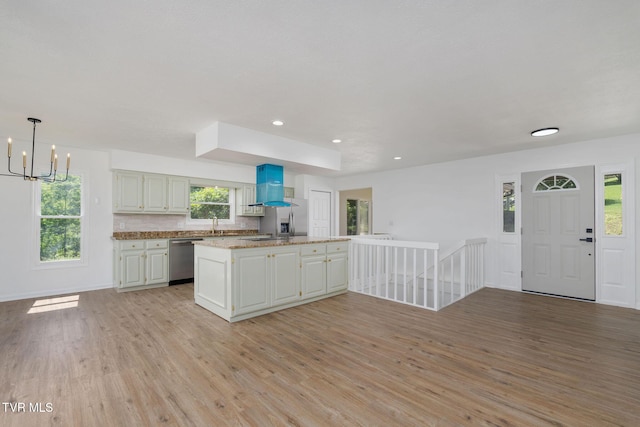 119 Orchard Meadows Ln, Roan Mountain, TN 37687 - kitchen with stainless steel appliances, light wood-style flooring, a chandelier, recessed lighting, and a peninsula