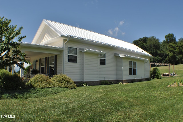 286 Sliger Rd, Jonesborough, TN 37659 - view of side of home featuring a lawn and a metal roof