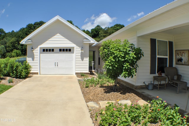 286 Sliger Rd, Jonesborough, TN 37659 - ranch-style house with a garage and concrete driveway