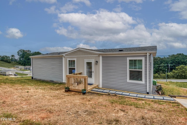 2311 Serenity Ct, Kingsport, TN 37665 - manufactured / mobile home featuring a front lawn