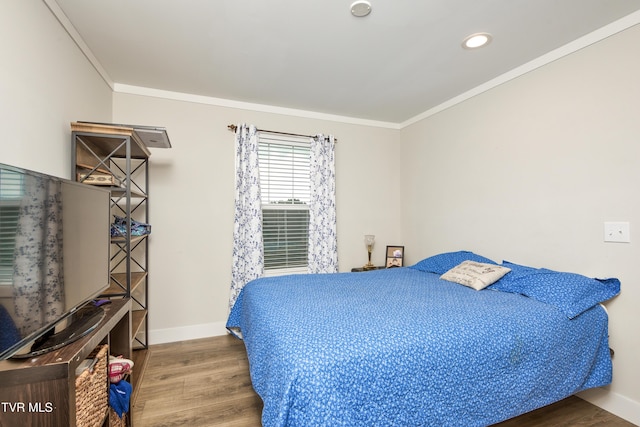 2311 Serenity Ct, Kingsport, TN 37665 - bedroom featuring wood finished floors, crown molding, and recessed lighting