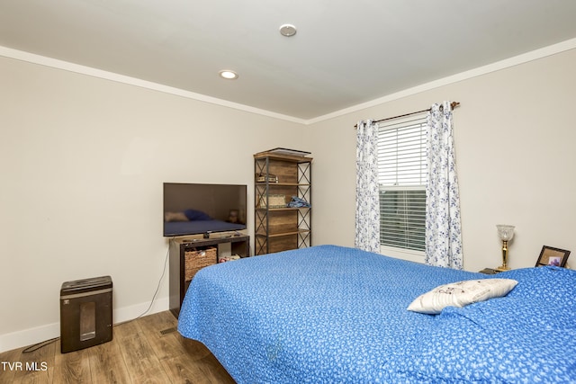 2311 Serenity Ct, Kingsport, TN 37665 - bedroom with wood finished floors, crown molding, and recessed lighting