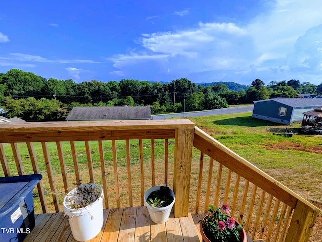 2311 Serenity Ct, Kingsport, TN 37665 - wooden terrace with a yard