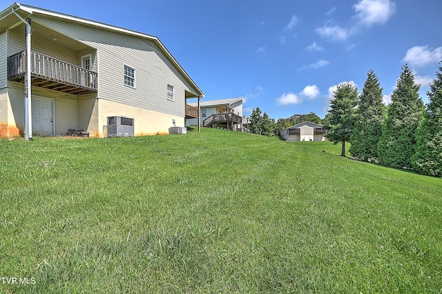 713 Teasel Dr Unit 0, Kingsport, TN 37660 - view of green lawn with a deck