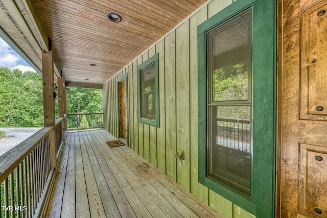 410 Eagle Ridge Rd, Roan Mountain, TN 37687 - view of wooden porch