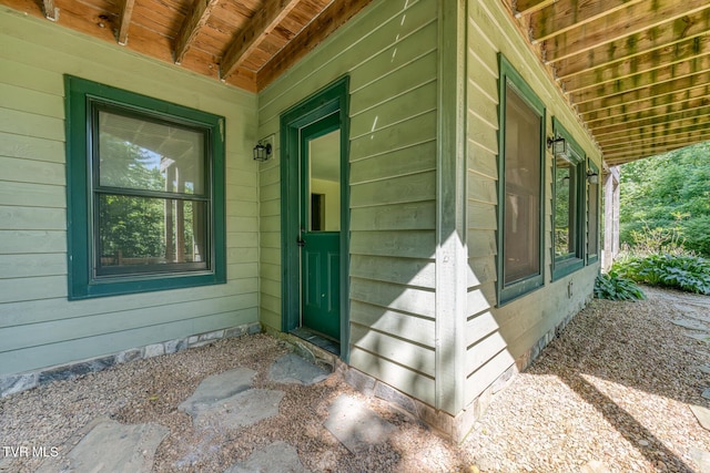 410 Eagle Ridge Rd, Roan Mountain, TN 37687 - doorway to property with crawl space