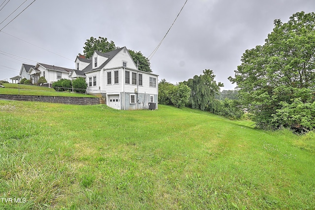 1230 Carolina Ave, Bristol, TN 37620 - view of grassy yard with an attached garage