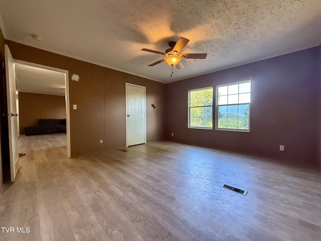 943 Newman Hollow Rd, Bean Station, TN 37708 - spare room featuring ceiling fan, light wood-type flooring, a textured ceiling, and a smoke detector