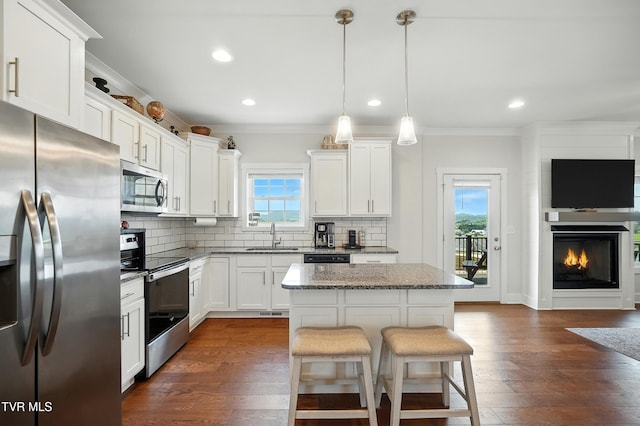 162 Bob Ford Rd, Jonesborough, TN 37659 - kitchen featuring stainless steel appliances, ornamental molding, plenty of natural light, a center island, and backsplash