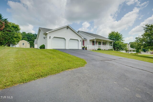 19275 Wyndale Rd, Abingdon, VA 24210 - ranch-style home featuring covered porch, driveway, a garage, and a front yard