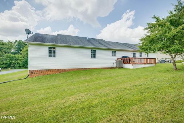 19275 Wyndale Rd, Abingdon, VA 24210 - back of house featuring a yard, a deck, and roof with shingles