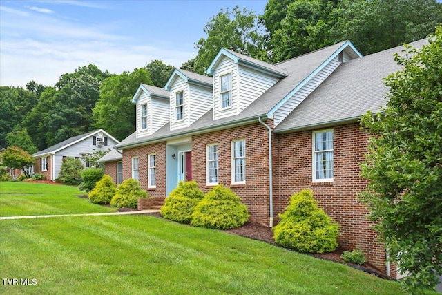 377 Overlook Dr, Blountville, TN 37617 - new england style home featuring brick siding and a front yard