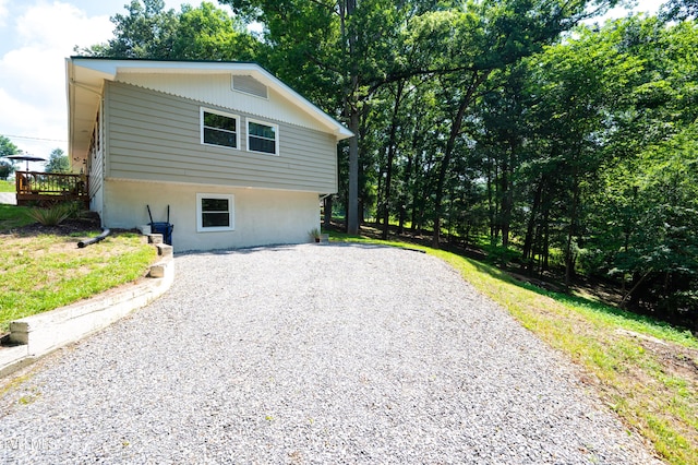 101 Ridgewood Dr, Bristol, TN 37620 - view of side of home with gravel driveway