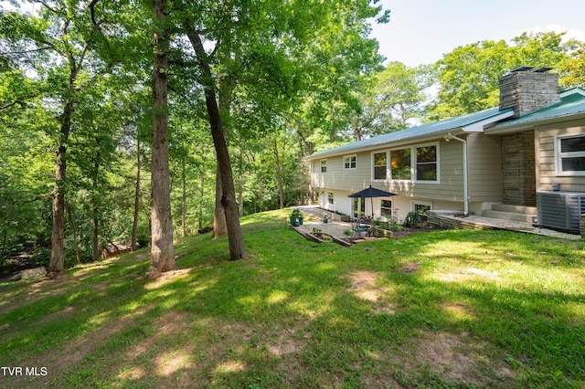 101 Ridgewood Dr, Bristol, TN 37620 - view of green lawn with a patio