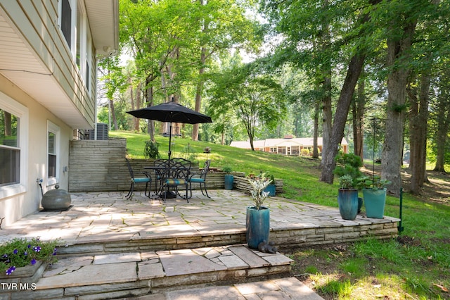 101 Ridgewood Dr, Bristol, TN 37620 - view of patio / terrace featuring outdoor dining space